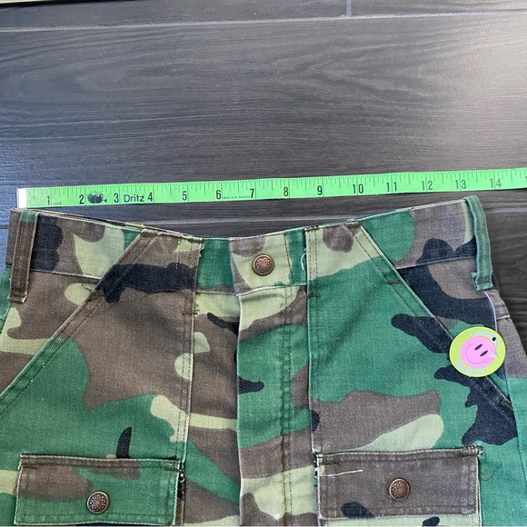 Vintage 90s Camo Cargo Shorts - Picture 5 of 8